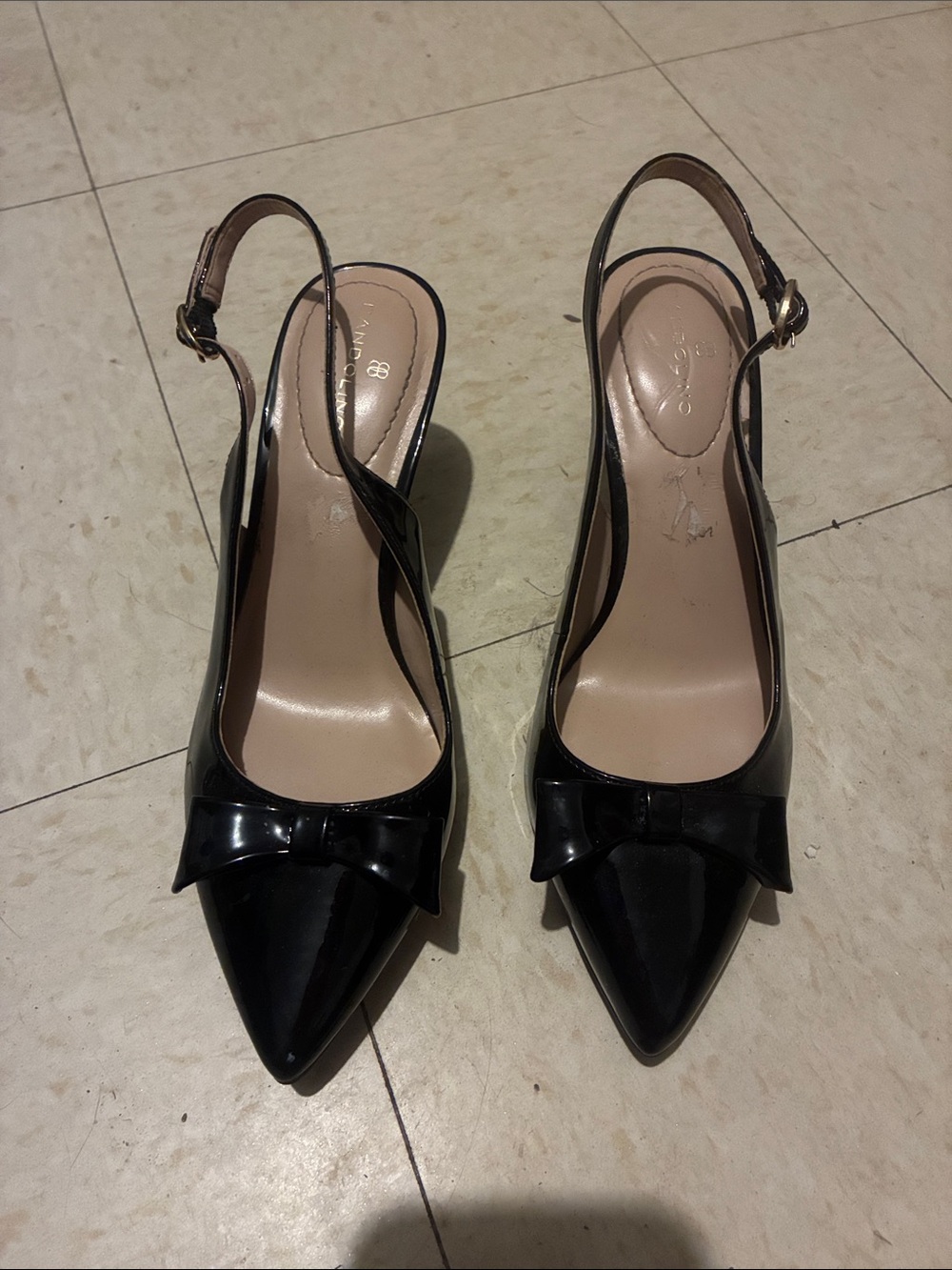 Bandolino Black Patent Pointed Slingback Pumps with Bow